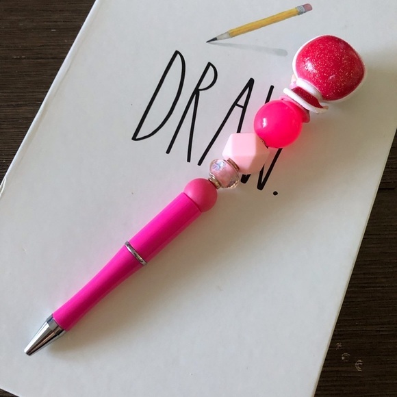 Disney Doorables: Beauty and the Beast: Belle winter outfit handmade beaded pen - Picture 3 of 3